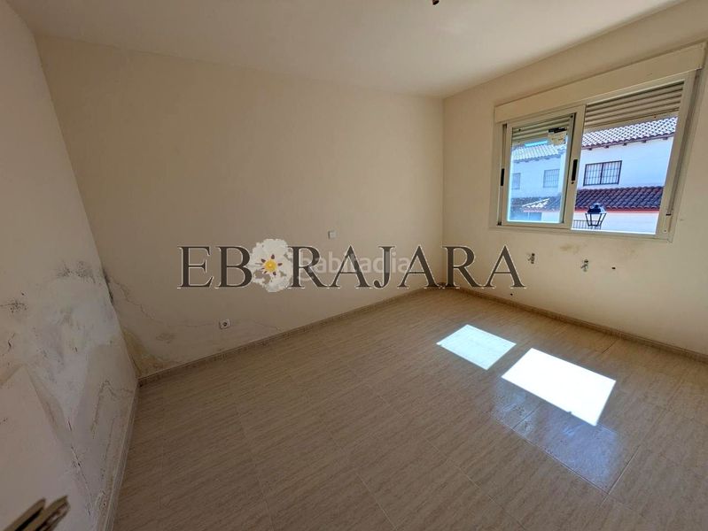 Foto 8f439cac-80b4-4c90-a490-e00913137297. Casa adossada amb aparcament a Lucillos