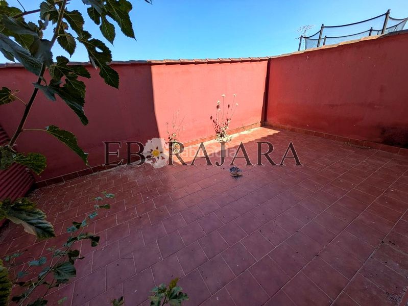 Foto bcc8b3fc-75a6-416f-ad55-45dcf82e57fd. Casa adossada amb aparcament a Lucillos