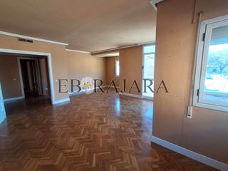 Etagenwohnung  General moscardó. Estupenda vivienda de cuatro dormitorios y dos baños