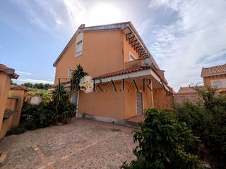 Casa adossada  Cuesta. Estupenda casa pareada en talavera la nueva
