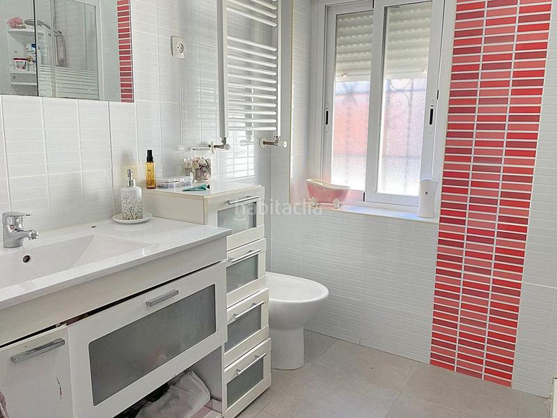 Foto 46b3adcc-b394-4593-870c-6ffd5c3b1105. Xalet amb calefacció aparcament piscina a Los Villares Arganda del Rey