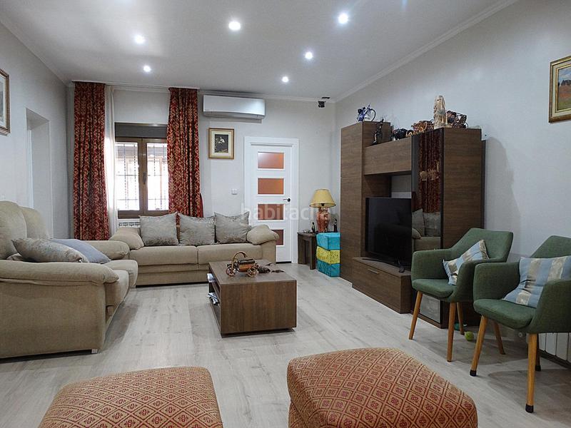 Foto 57f8f487-584b-4582-993f-eedc8373d3bc. Xalet amb calefacció aparcament piscina a Los Villares Arganda del Rey