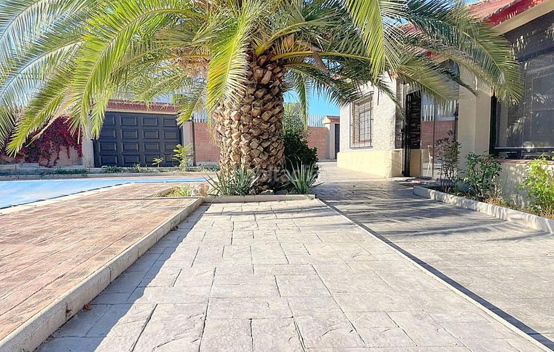 Foto 7119a3ec-847b-4d5a-b256-2b550ad24073. Xalet amb calefacció aparcament piscina a Los Villares Arganda del Rey