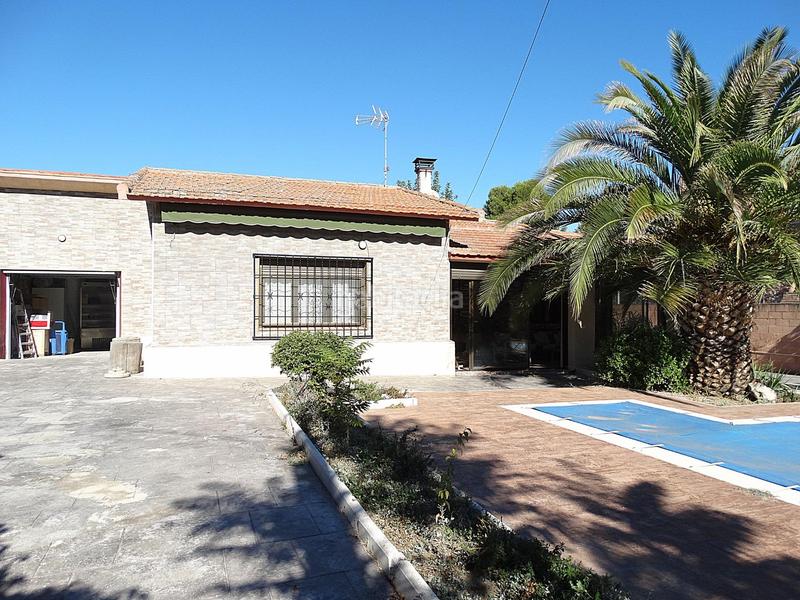 Foto a5427b9a-b5ce-42bf-ad57-29fc5d855f15. Xalet amb calefacció aparcament piscina a Los Villares Arganda del Rey