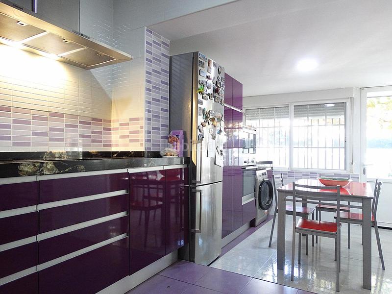 Foto af28023c-6fc5-4444-8796-860e476eb429. Xalet amb calefacció aparcament piscina a Los Villares Arganda del Rey