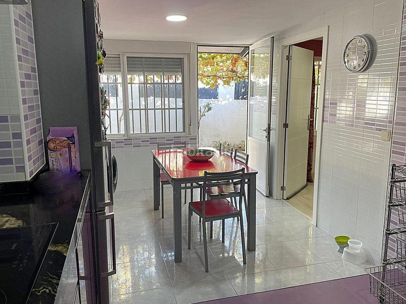 Foto eaf5810a-69d6-4b95-892e-fcf476ae0108. Xalet amb calefacció aparcament piscina a Los Villares Arganda del Rey