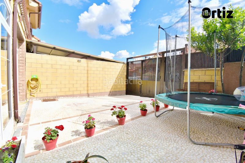 Foto 28ebaec3-247a-4b3e-b762-ddf3481a3c72. Chalet  en venta , 4 dormitorios. en Loeches