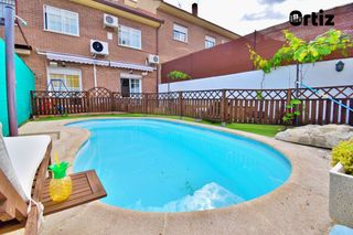 Chalet en Loeches. Chalet en venta en loeches, 4 dormitorios.