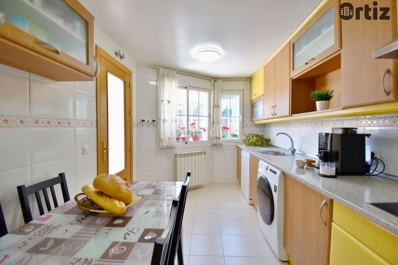Foto b827d02e-06d4-44dd-80cc-3c05842351dd. Chalet  en venta , 4 dormitorios. en Loeches