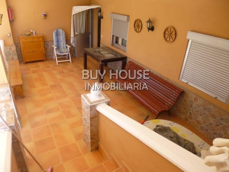 Foto 3e13b76e-1042-4c22-849e-152d7f6f5134. Chalet  independiente con 2500 m2 de terreno! . en Yeles