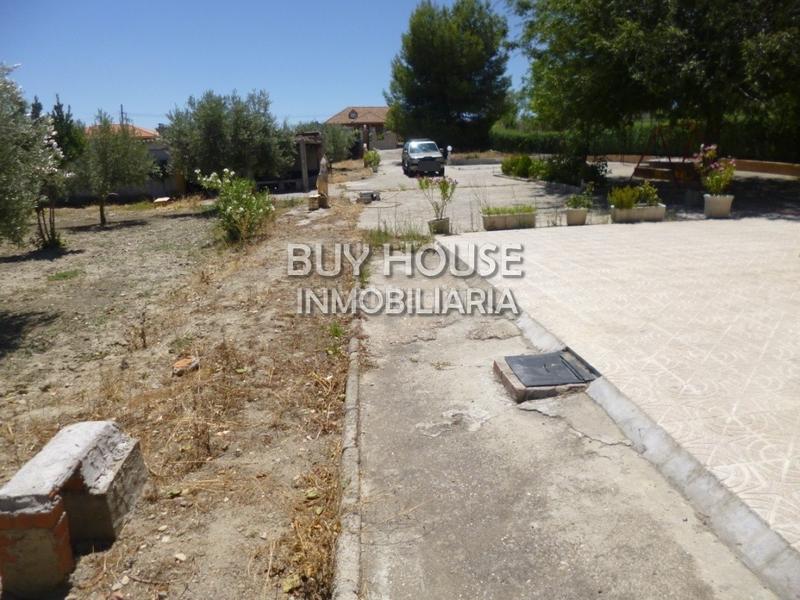 Foto 570e3d9c-8531-43a1-ab1b-cd1a8cdd41d9. Chalet  independiente con 2500 m2 de terreno! . en Yeles