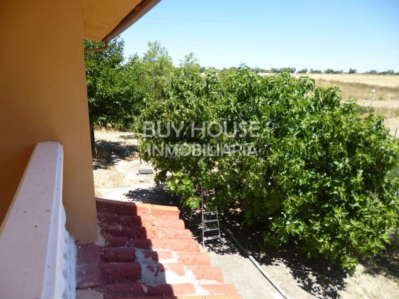 Foto 68de0be1-bede-4ca6-b79a-5060298608ee. Chalet  independiente con 2500 m2 de terreno! . en Yeles