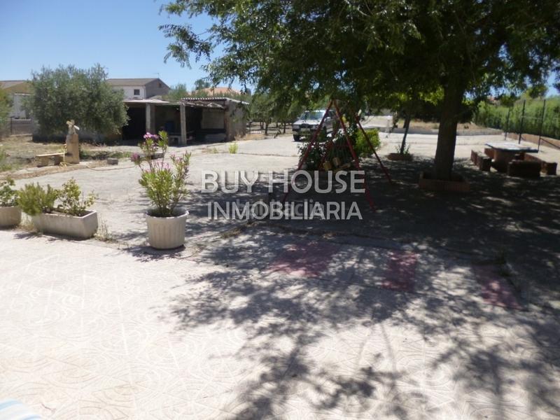 Foto 69694ba6-3e03-439d-9124-4716b4c38afc. Chalet  independiente con 2500 m2 de terreno! . en Yeles