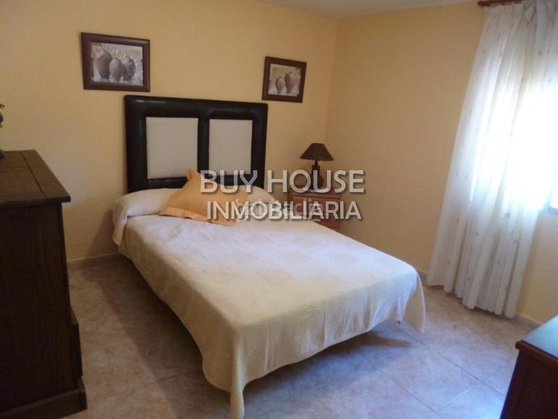 Foto 9886955e-c20a-45ce-95a1-65a9f6417eba. Chalet  independiente con 2500 m2 de terreno! . en Yeles