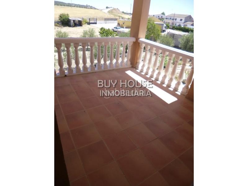 Foto c1a6ae2d-9706-49c8-bd19-c5a29d27e462. Chalet  independiente con 2500 m2 de terreno! . en Yeles