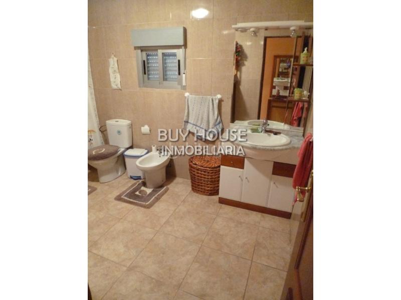 Foto f98b6a46-d9d3-465b-a618-6b00ad27ef49. Chalet  independiente con 2500 m2 de terreno! . en Yeles