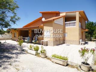 Xalet a Yeles. Chalet independiente con 2500 m2 de terreno! .