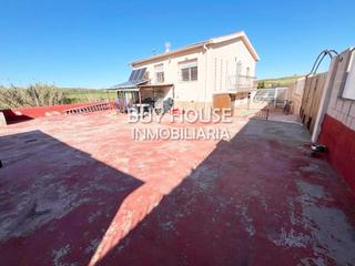 Xalet a Carranque. Chalet independiente con terreno de 2100 m2 en carranque! .