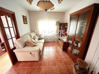 Chalet à Olías del Rey. Casa adosada en pleno centro de olías del rey toledo.