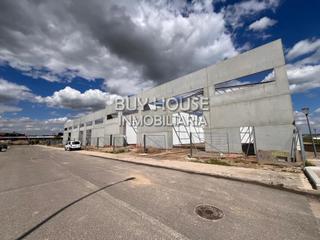 Nau industrial a Estación-Cruz Roja. 2 naves a estrenar en illescas.