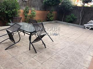 Xalet  N/a. Nmobiliaria buy house vende amplio chalet adosado en pleno centr