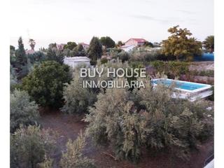 Xalet a La Dehesa de Moratalaz. Amplio chalet independiente con 2800 m2 de parcela en illescas