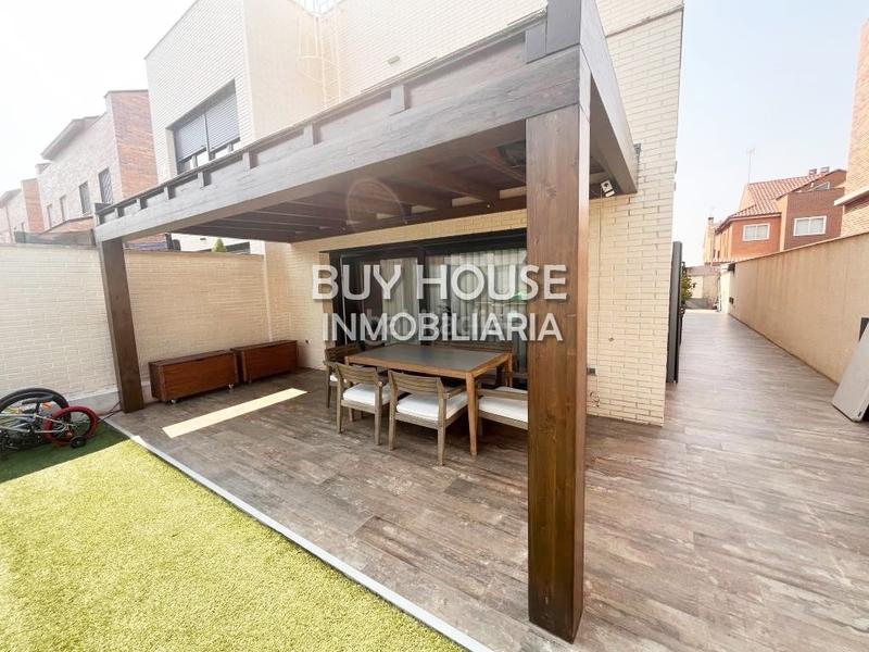 Foto 3b2c2890-ff4a-4631-a9da-2c621119dde5. Chalet exclusivo chalet pareado este. en Parla este Parla