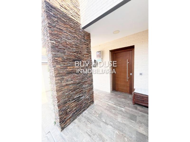 Foto 4e87103b-f12e-4fd4-adfb-96b3fdbc5b64. Chalet exclusivo chalet pareado este. en Parla este Parla