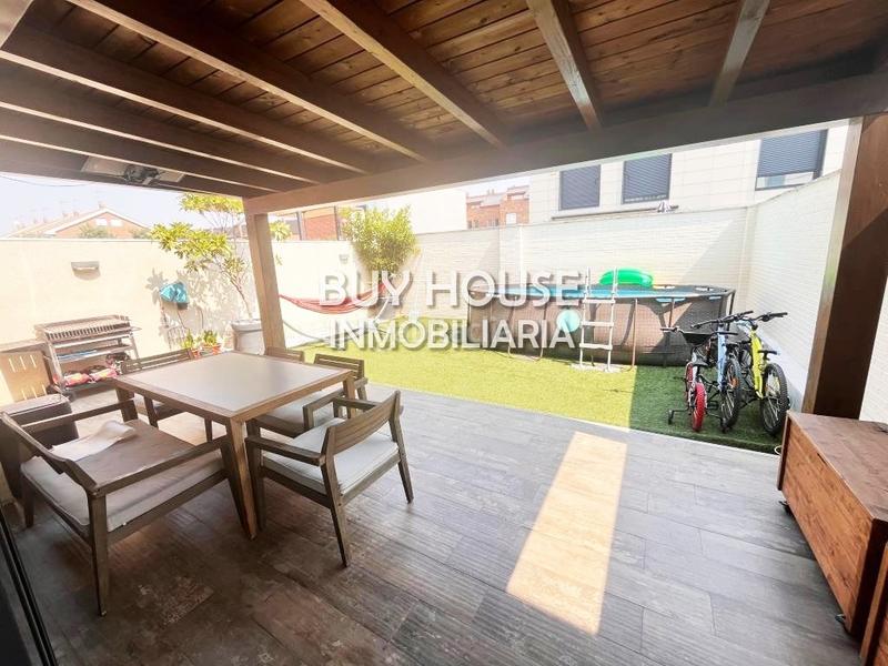 Foto b4721fd9-47a9-432b-b571-f8a5ab222c02. Chalet exclusivo chalet pareado este. en Parla este Parla