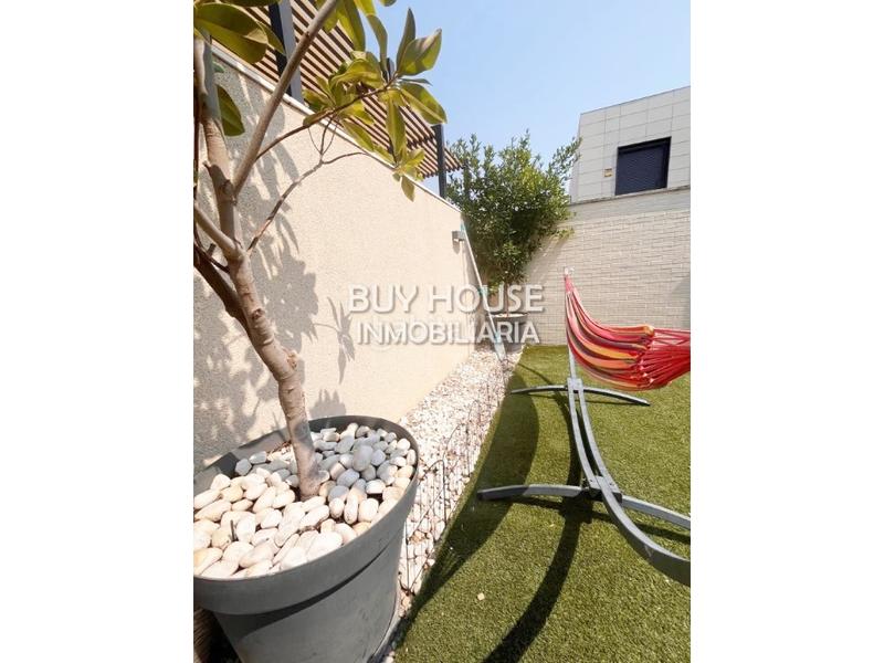 Foto bc536b64-b17d-4ae3-a0fa-1faff5486114. Chalet exclusivo chalet pareado este. en Parla este Parla