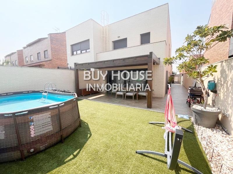 Foto def9cf0f-6125-4078-87d2-9ae5453457a8. Chalet exclusivo chalet pareado este. en Parla este Parla