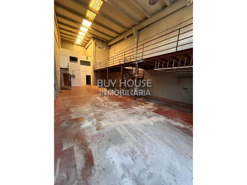 Foto b7781d56-6122-41b2-b74d-845a7ea0e911. Nau industrial a Estación-Cruz Roja Illescas