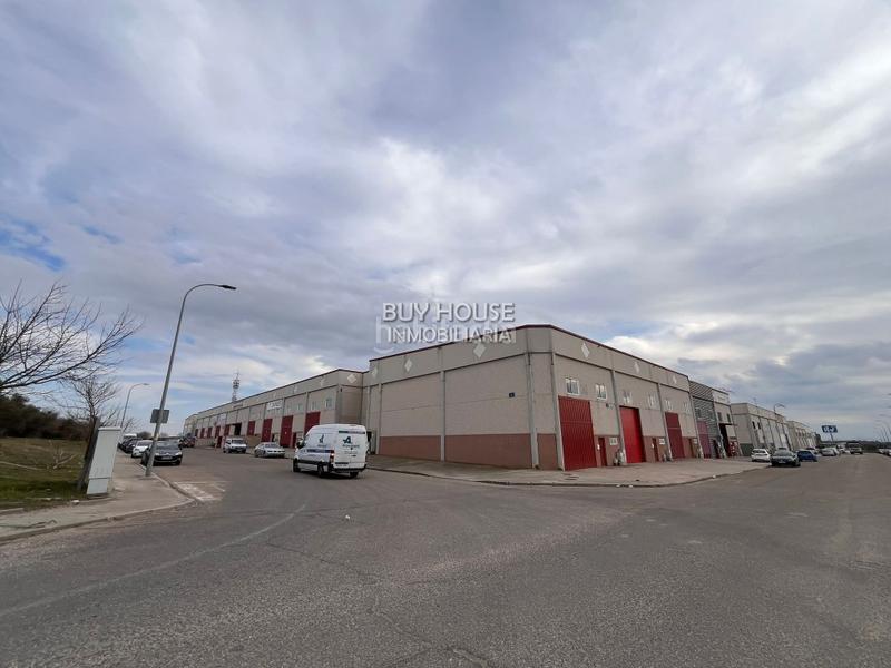 Foto cb502023-a74c-46d0-8cd1-9fc71c1aeebd. Nau industrial a Estación-Cruz Roja Illescas