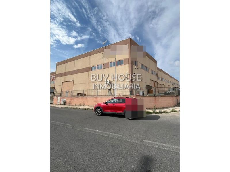 Foto c3ea61c9-e9d9-4ad6-8f9d-559fab676131. Nau industrial a Estación-Cruz Roja Illescas