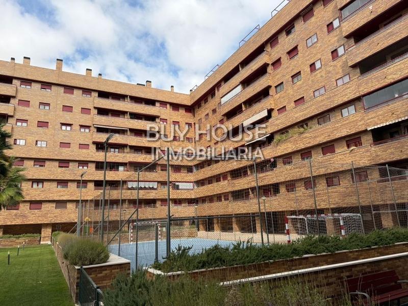 Foto 3328bff1-0324-4860-b69d-154eb97cc6e7. Etagenwohnung mit parking in El Quiñón Seseña