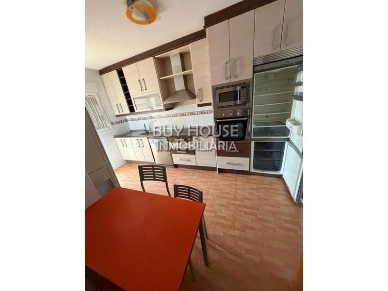 Foto 0fce8c48-1505-4368-9b2d-7340ff90f53e. Affitto chalet con parcheggio in Añover de Tajo
