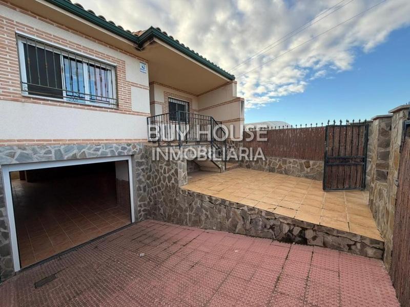 Foto 72e5c3b7-894c-46a8-9f4f-5ef308e8c3a4. Affitto chalet con parcheggio in Añover de Tajo