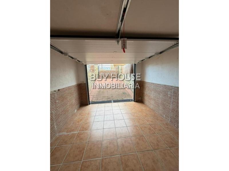 Foto c9db8fc3-da56-4a45-9c5a-e2abb7fa415f. Affitto chalet con parcheggio in Añover de Tajo