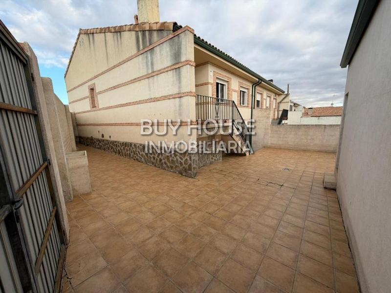 Foto 803c36c5-8e83-469b-abec-a5a480616b87. Xalet amb aparcament a Añover de Tajo