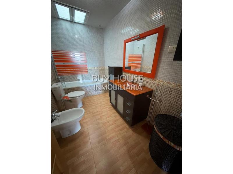 Foto d19d351d-4e26-4e7f-905f-76ff71d88066. Xalet amb aparcament a Añover de Tajo