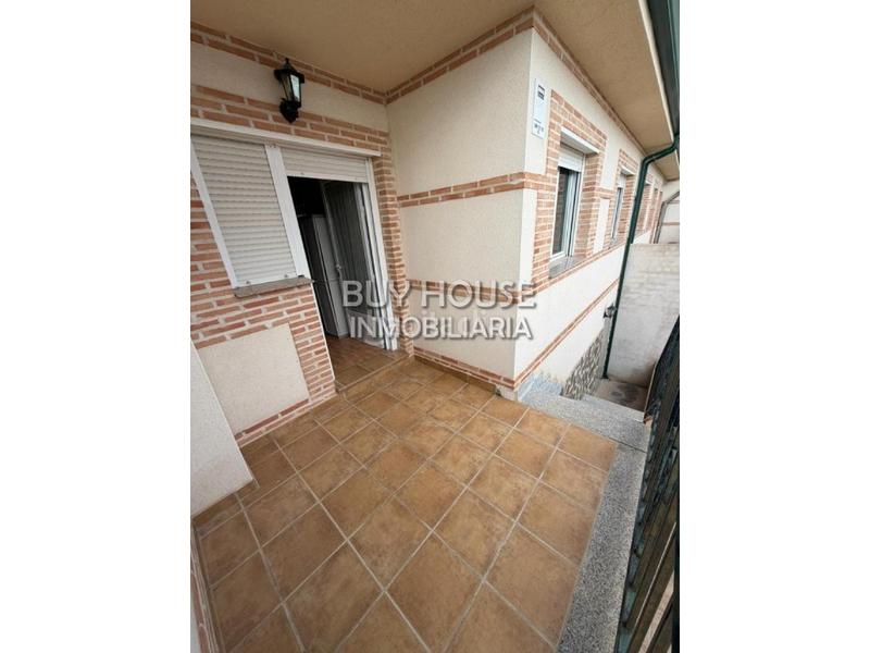 Foto dd4d2bdb-c83f-4162-a467-5cbeda3c38e1. Xalet amb aparcament a Añover de Tajo