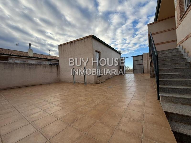 Foto ef8dead8-895e-4e78-8efb-c55aafeb72b1. Xalet amb aparcament a Añover de Tajo