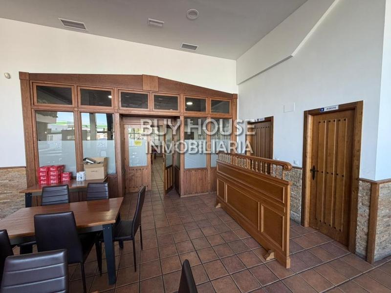 Foto 5ab81aeb-0bb0-4778-8466-1ccb39701470. Alquiler local comercial barrestaurante importante zona logística pol. los pradillos en Illescas