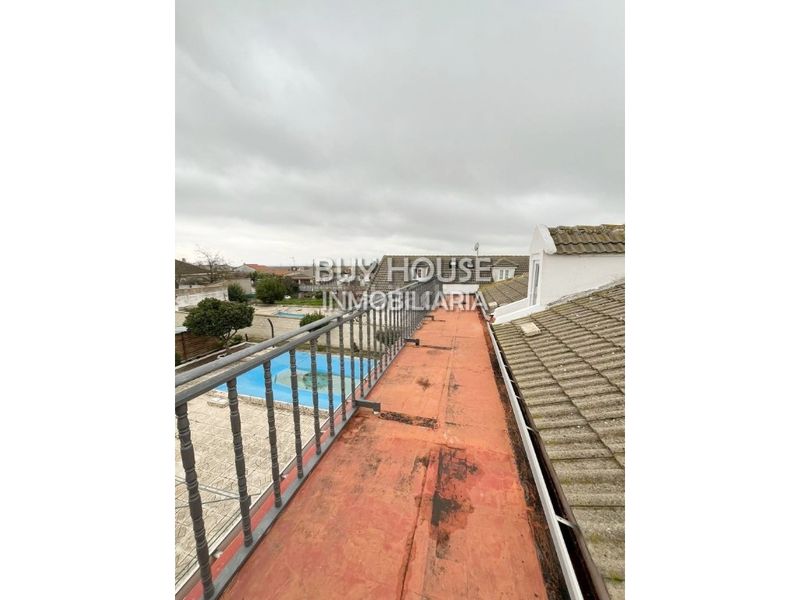 Foto be0272ab-e0f3-428a-83ae-614ae2068497. Xalet amb aparcament a Ugena