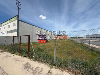 Terreno residencial en Estación-Cruz Roja. Parcela industrial en el poligono industrial valdelasilla illesc