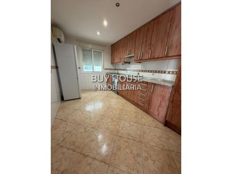 Foto bef644af-65b4-4c2a-a55b-72b17e7aef34. Pis a Centro Illescas