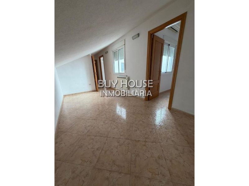 Foto f53adf6a-1a9c-46ca-b6cd-e5d6b5ab1157. Pis a Centro Illescas