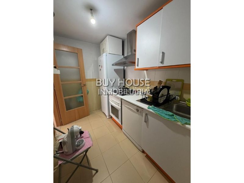 Foto 5ac3c1da-195a-46fb-94cc-abee1b9b58d0. Pis amb aparcament a Yuncler