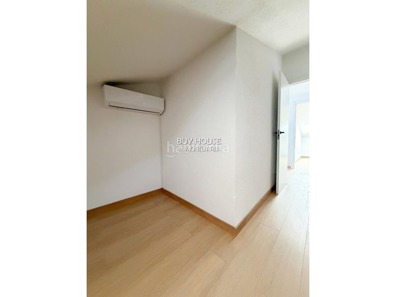 Foto b8f1cab7-3334-4868-9377-1ec9eddf4e63. Pis amb aparcament a Camarena
