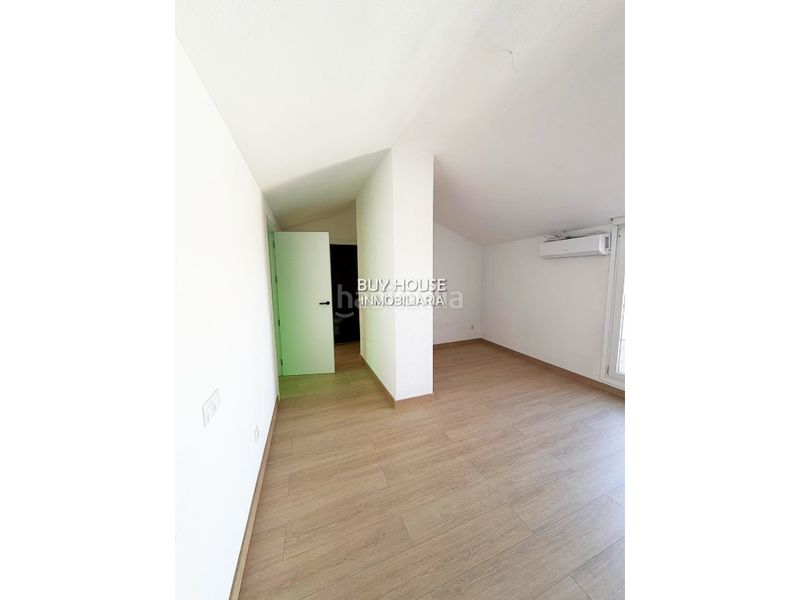 Foto ced4b074-3167-4906-83d4-ac81e9b000b4. Pis amb aparcament a Camarena